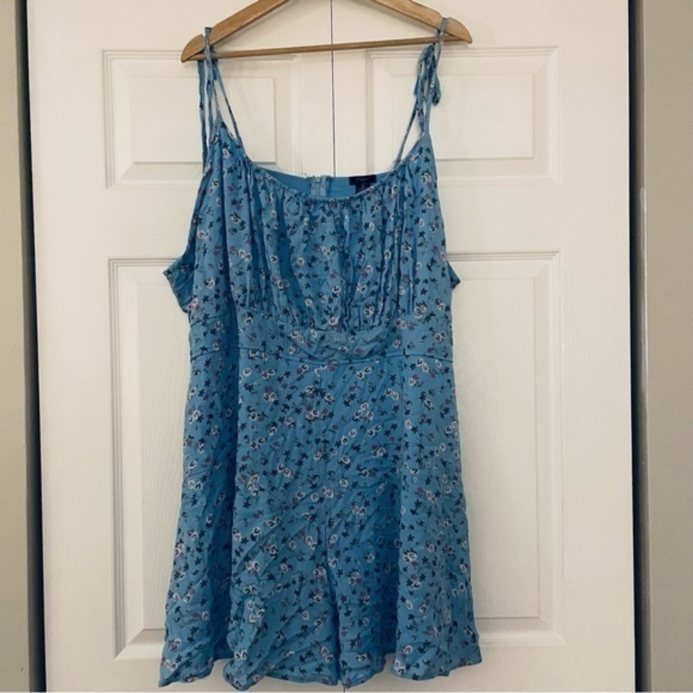 Rue 21 NWOT ditsy blue flowered romper